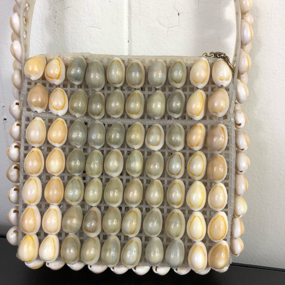 Vintage Mini Seashell Handbag - Picture 4 of 11